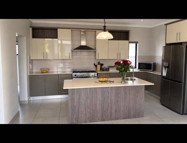 4 BEDROOM HOUSE FOR SALE IN MIDSTREAM MEADOWS